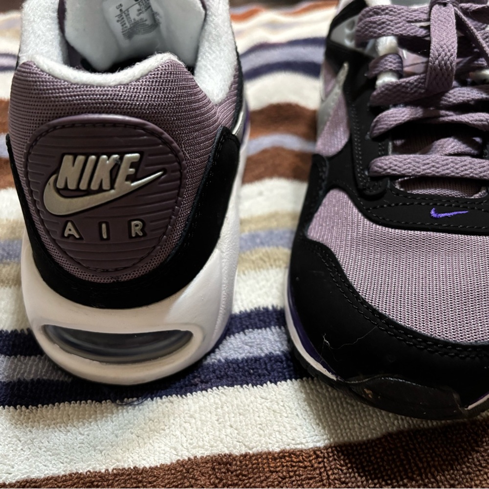 Women’s Nike Air Max in near perfect condition - Picture 2 of 4